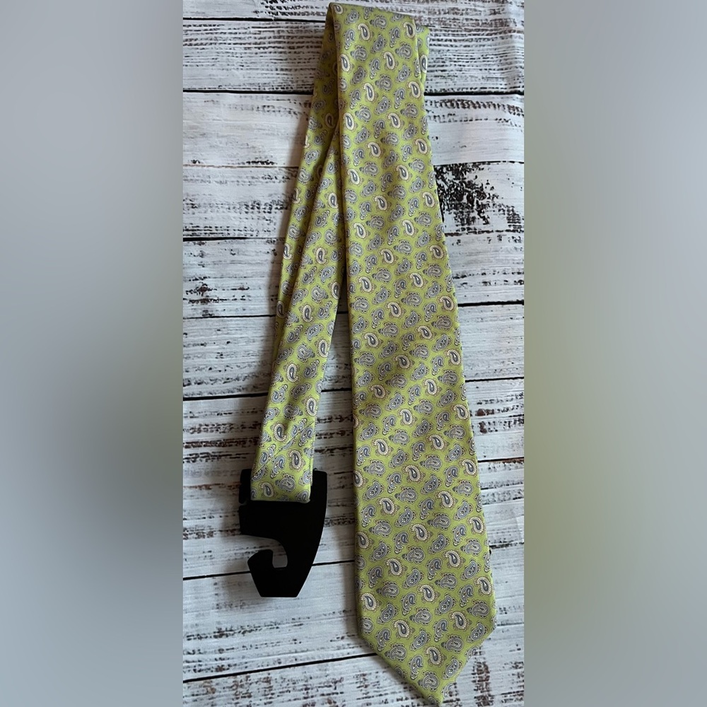 Brooks Brothers 100% silk tie green and blue paisley